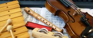 La musicoterapia es en método de medicina alternativa que requiere el empleo enérgico de la música y sus elementos