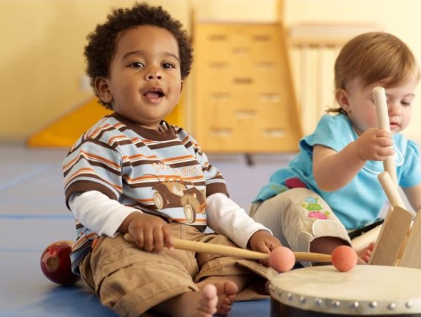 La musicoterapia ayuda a los niños a desarrollar el lenguaje y capacidad de escucha