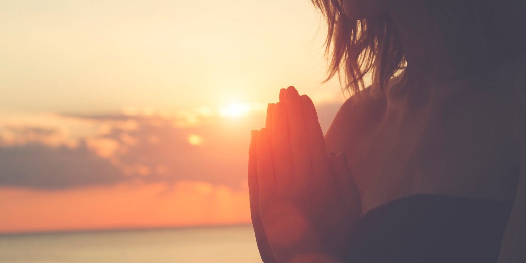 La meditación (Dhyana) se refiere a liberar la mente, trascender la experiencia ordinaria y existir en un plano más alto que el de la razón.