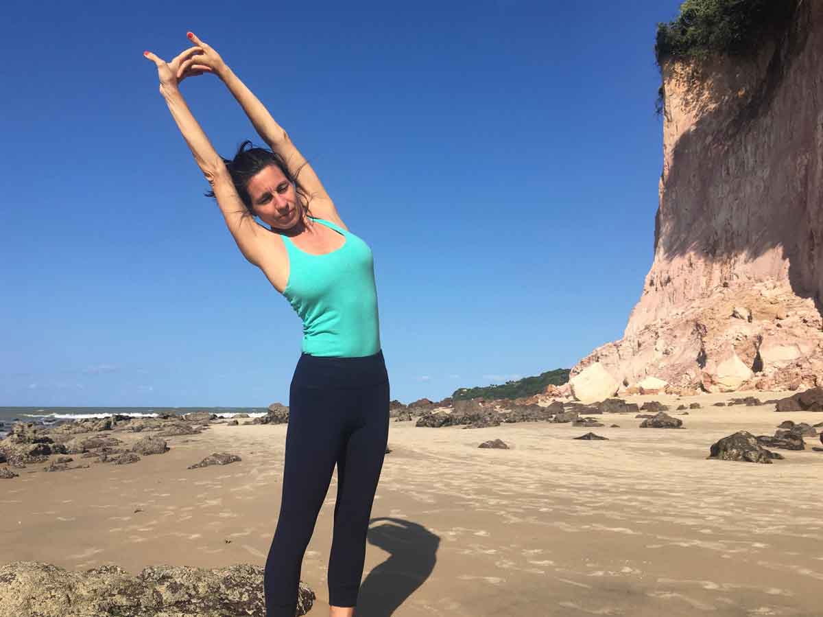 Estiramiento de yogaterapia hormonal por Mercedes Aliaga