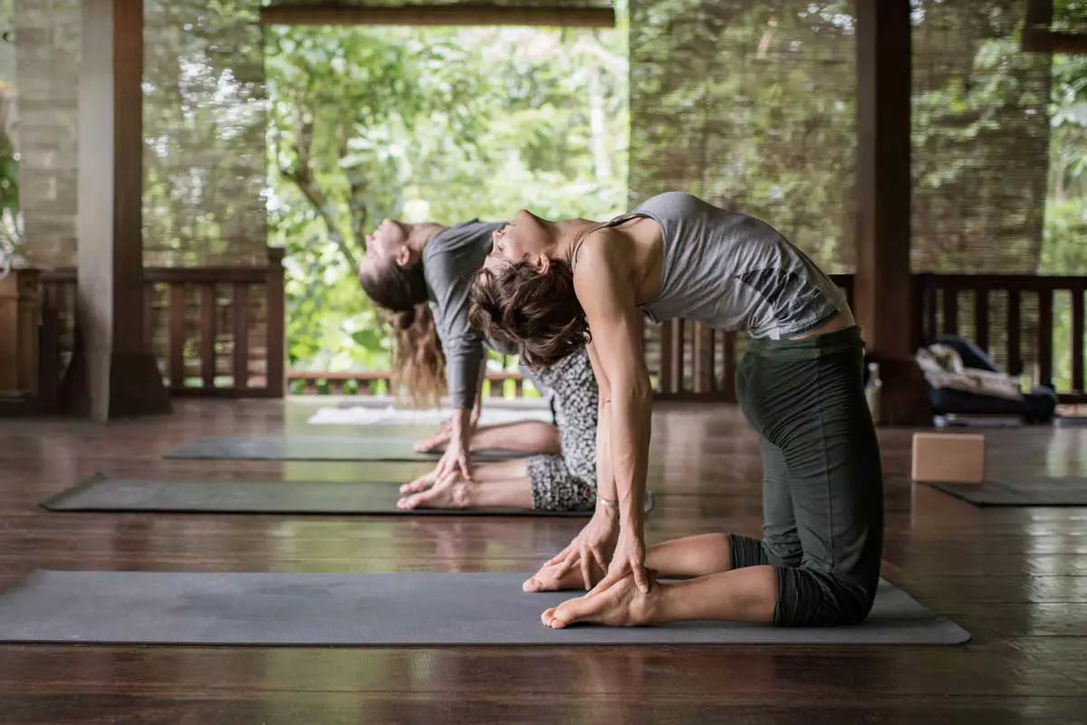 Embodied yoga encarnado en la postura