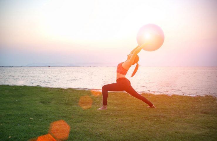 Yoga con elementos para mejorar flexibildiad