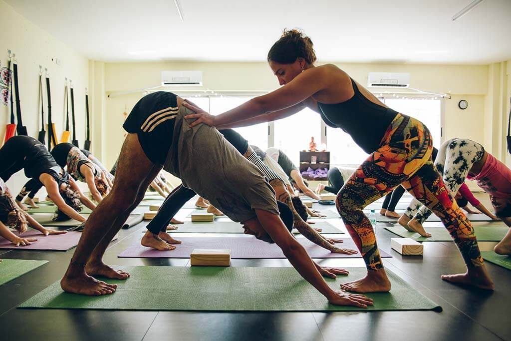 Ajustes en la postura de Adho Mukha Svanasana