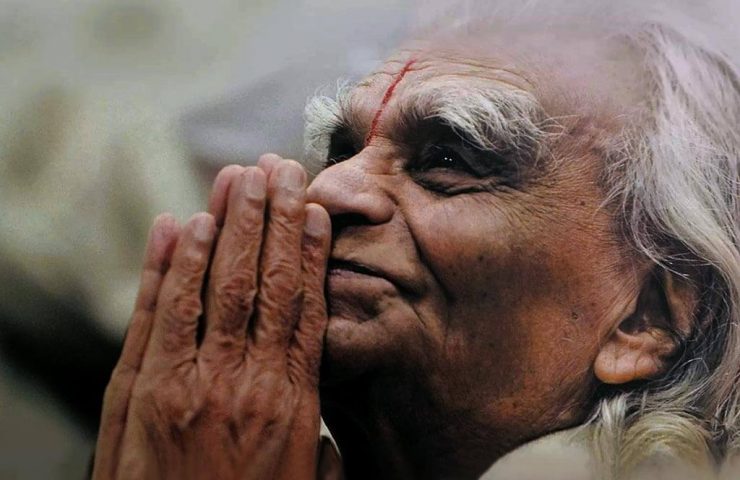 Entrega y honestidad a 100 años del nacimiento de Guruji BKS Iyengar