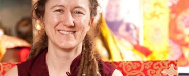 Budismo: Lama Caroline, discípula de Lama Gangchen Rinpoche y sostenedora del linaje NgalSo