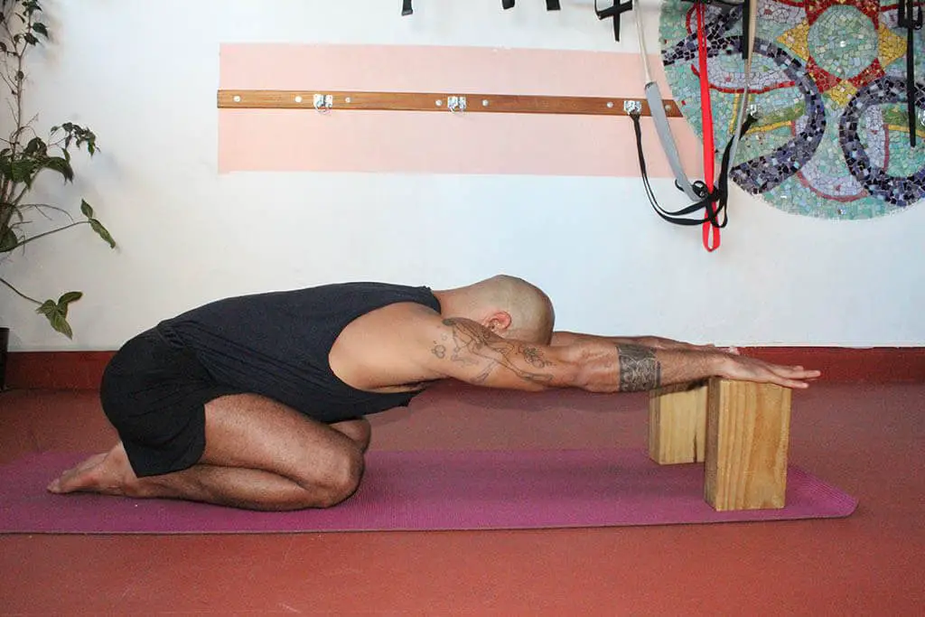 Adho Mukha Virasana | Yoga para la zona lumbar