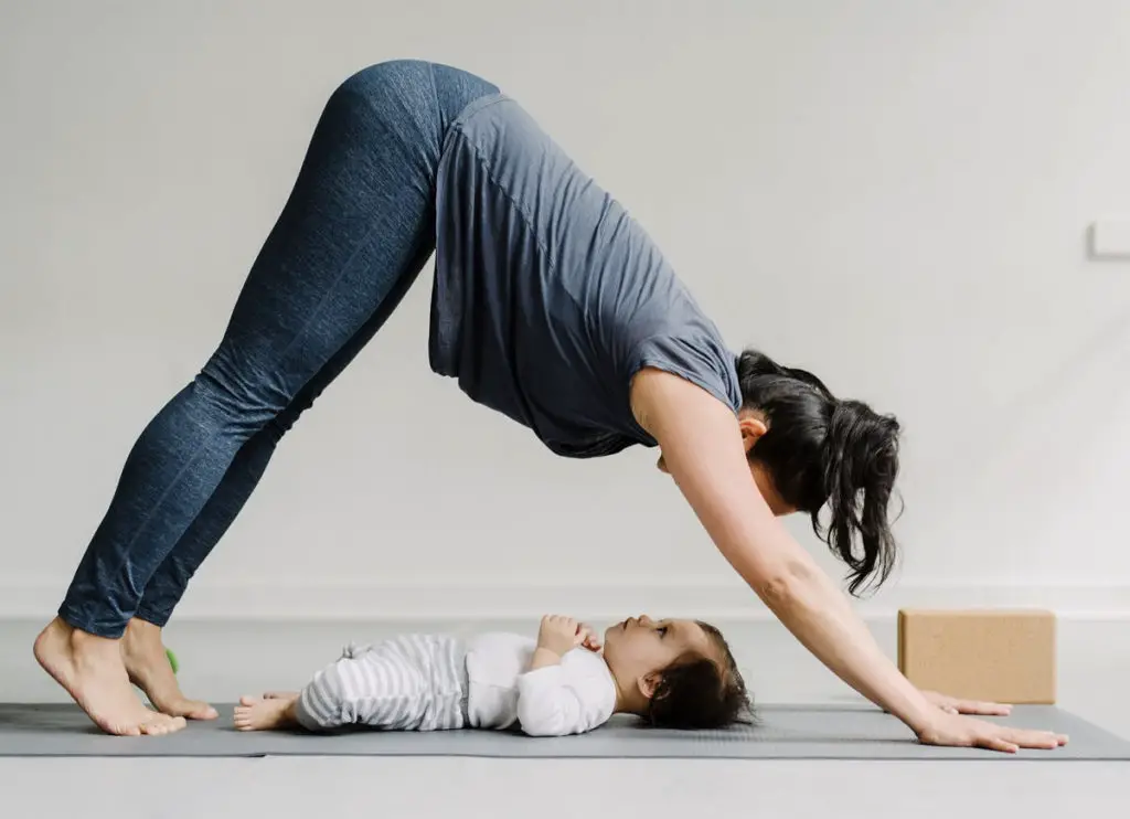 ¿En qué nos puede ayudar la práctica de yoga durante el puerperio?