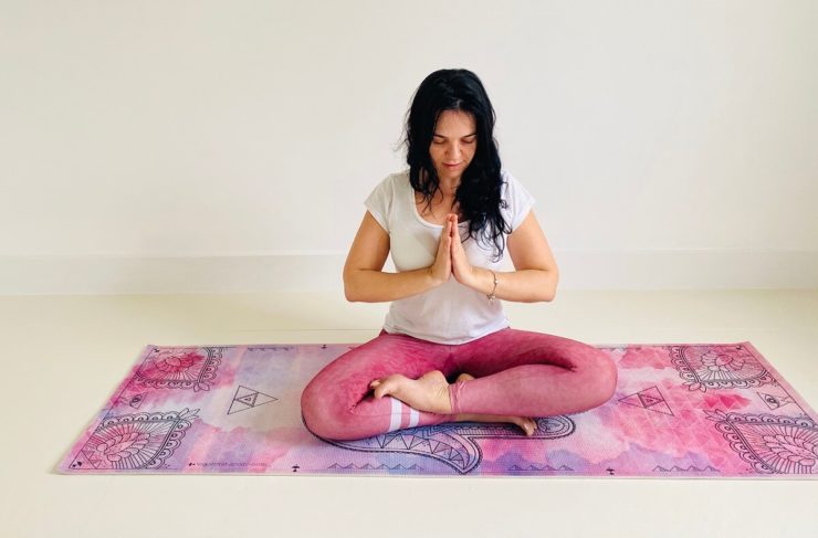 Belén Dominguez nos explica la práctica del yoga sensible al trauma